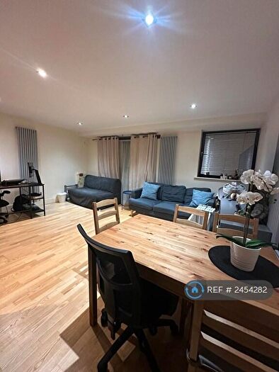 1 Bedroom Flat To Rent In Millharbour, London, E14