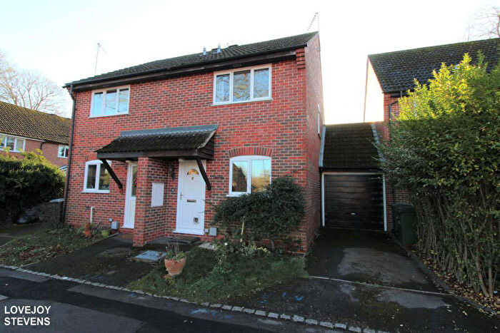 2 Bedroom Terraced House To Rent In Lipscombe Close, Newbury, RG14