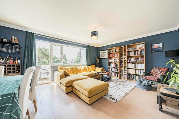 3 Bedroom Flat To Rent In Little Queens Road, Teddington, TW11