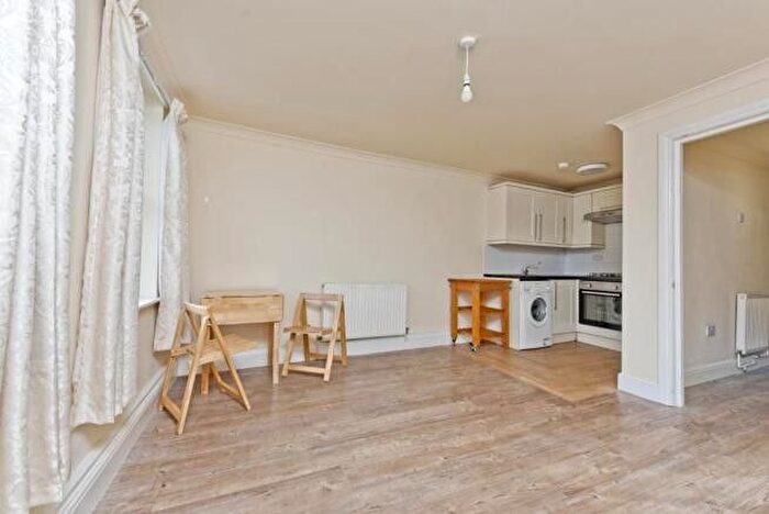 1 Bedroom Flat To Rent In Glenburnie Road, Tooting Bec, SW17