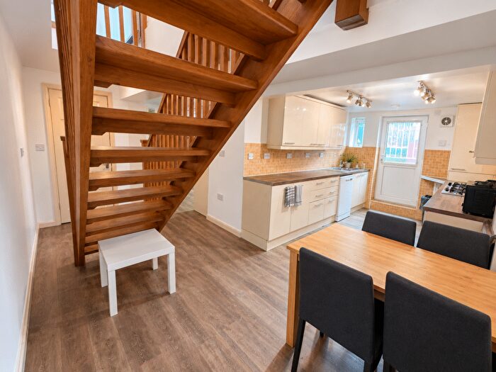 8 Bedroom Terraced House To Rent In Brudenell Avenue, Hyde Park, Leeds, LS6