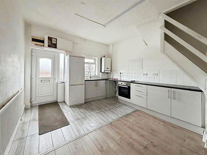 2 Bedroom Flat To Rent In Market Street, Shirebrook, Mansfield, NG20