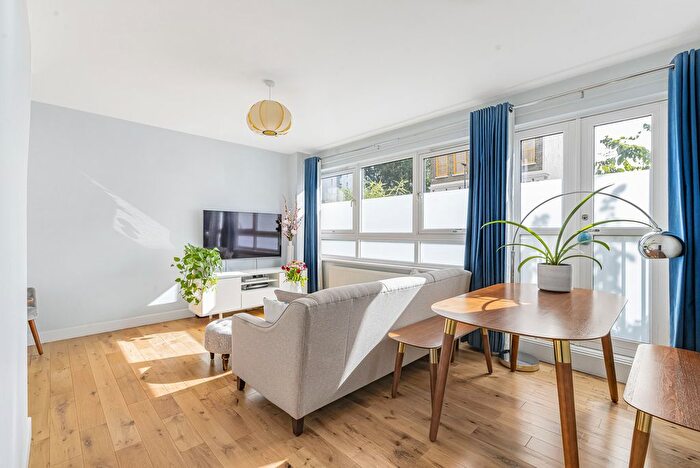 2 Bedroom Maisonette For Sale In Glyndon Road, London, SE18