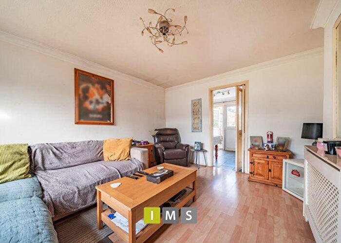 2 Bedroom End Of Terrace House For Sale In Sycamore Road, OX25