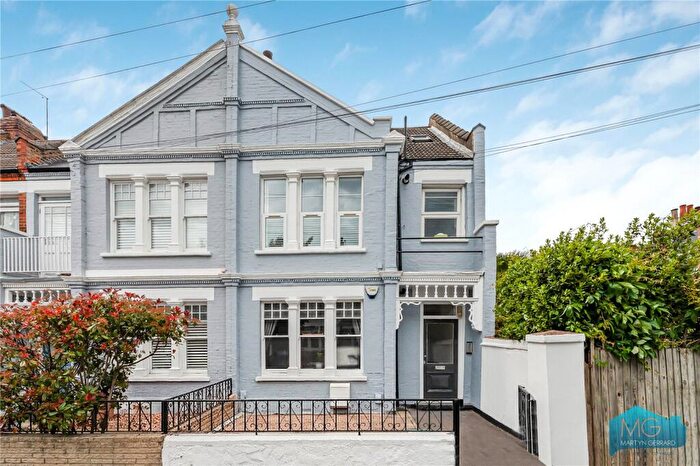 1 Bedroom Apartment For Sale In Oakley Gardens, Crouch End, London, N8