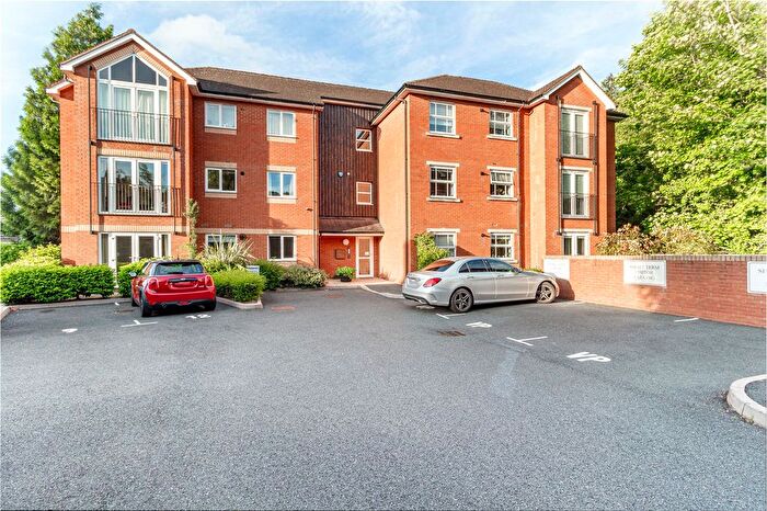 2 Bedroom Flat For Sale In Worcester Road, Droitwich, Worcestershire, WR9