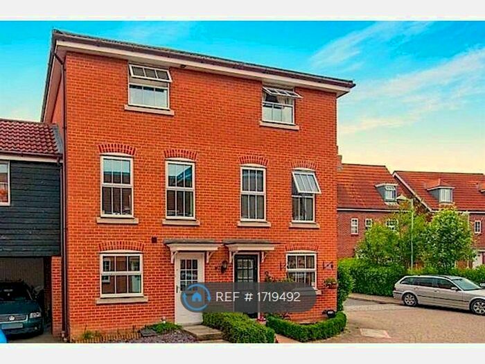 4 Bedroom Terraced House To Rent In Wagtail Drive, Bury St Edmunds, IP32