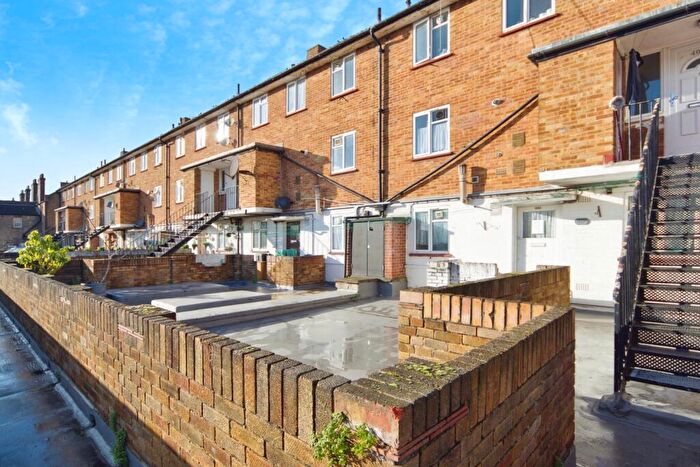 1 Bedroom Flat For Sale In Barking Road, East Ham, London, E6