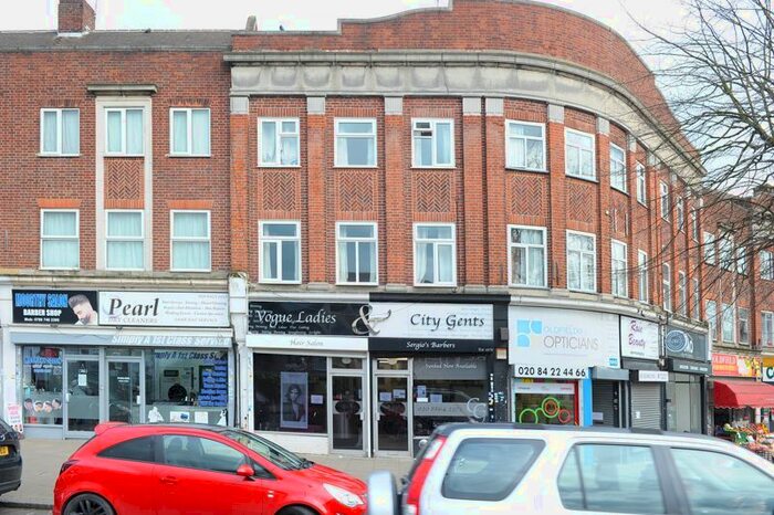 4 Bedroom Flat To Rent In Oldfields Circus, Northolt, UB5