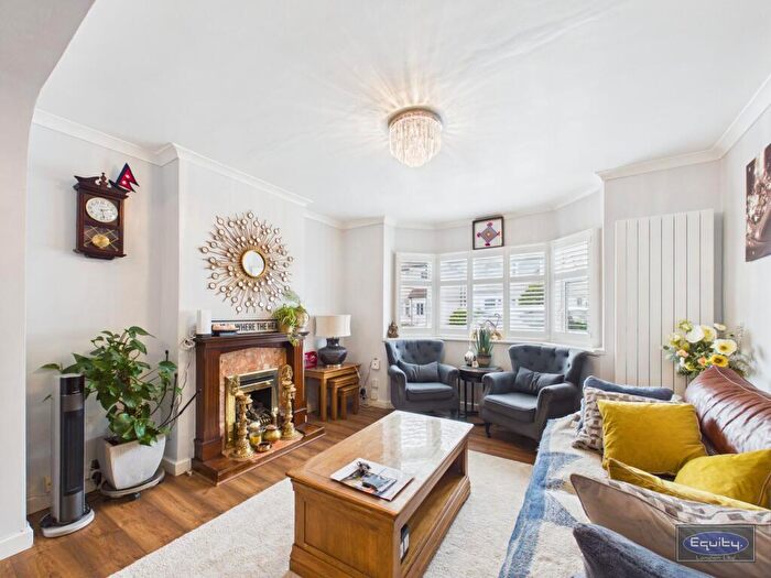 3 Bedroom Semi Detached House To Rent In Ivedon Road, Welling, DA16
