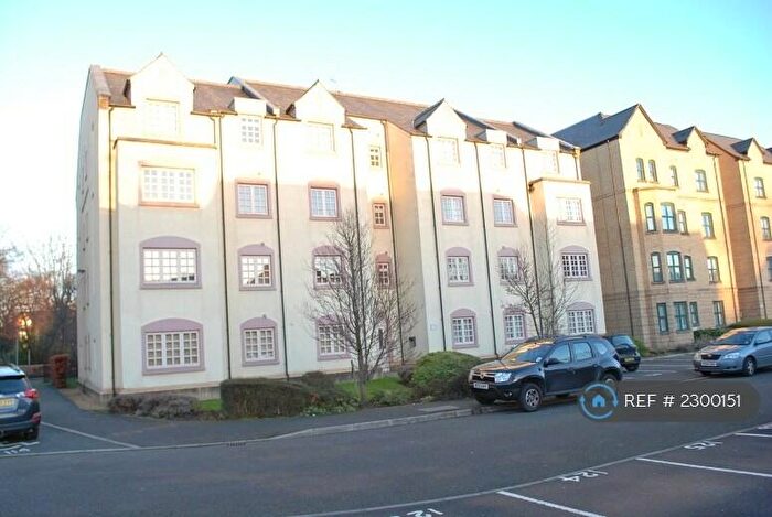 2 Bedroom Flat To Rent In Hadfield Close, Manchester, M14