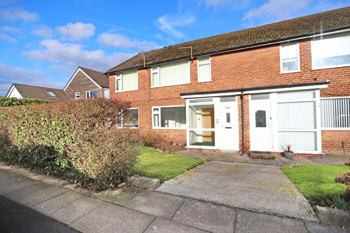 2 Bedroom Flat For Sale In Hawkstone Avenue, Whitefield, M45