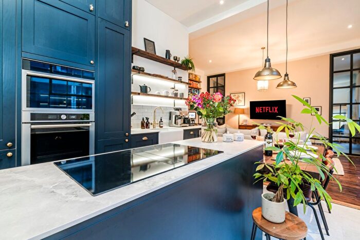 1 Bedroom Flat For Sale In Woodstock Grove, Shepherds Bush, W12