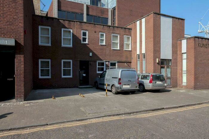 4 Bedroom Terraced House To Rent In Roscoe Street, EC1Y