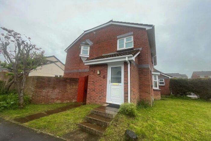 3 Bedroom Semi-Detached House To Rent In Wesley Way, Exeter, EX2