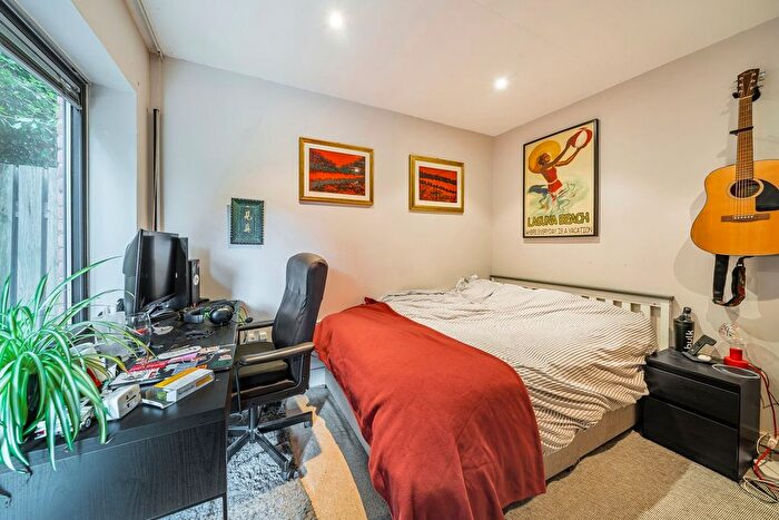 2 Bedroom Flat For Sale In Hillyard Street, London, SW9