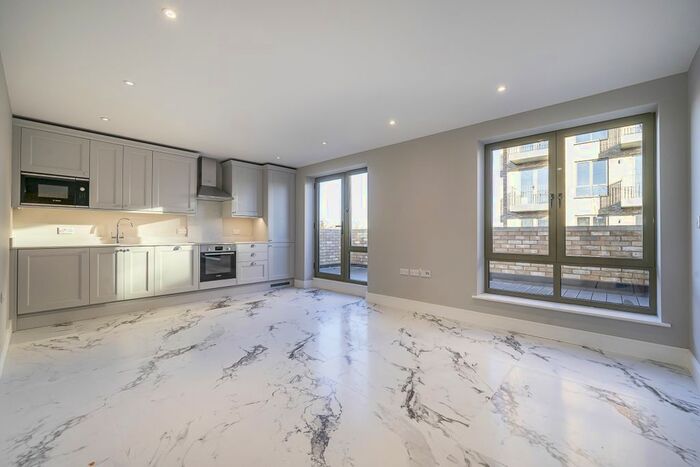 2 Bedroom Flat To Rent In The Mall, London, W5