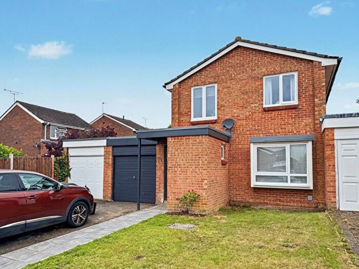 3 Bedroom Detached House For Sale In Stapleton Road, Orpington, BR6