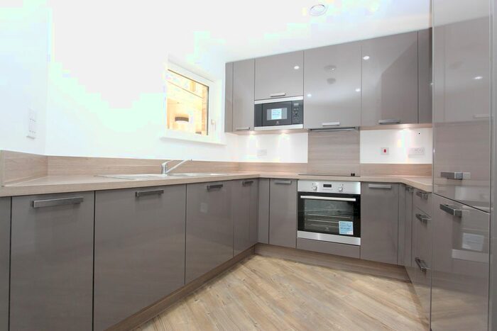 1 Bedroom Flat To Rent In Blondin Way, London, Greater London, SE16