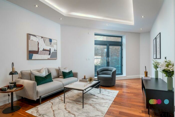 2 Bedroom Apartment For Sale In Parkland Views, Muswell Hill, London, N10
