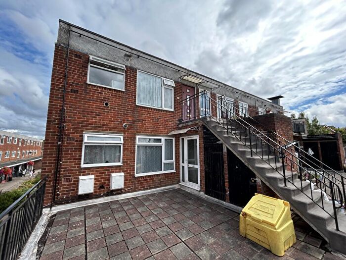 2 Bedroom Flat To Rent In Lowther Road, Dunstable, LU6