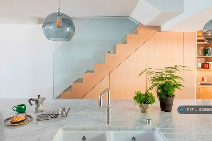 2 Bedroom Maisonette To Rent In Leconfield Road, London, N5