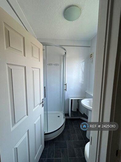3 Bedroom Flat To Rent In Craigievar Crescent, Aberdeen, AB10