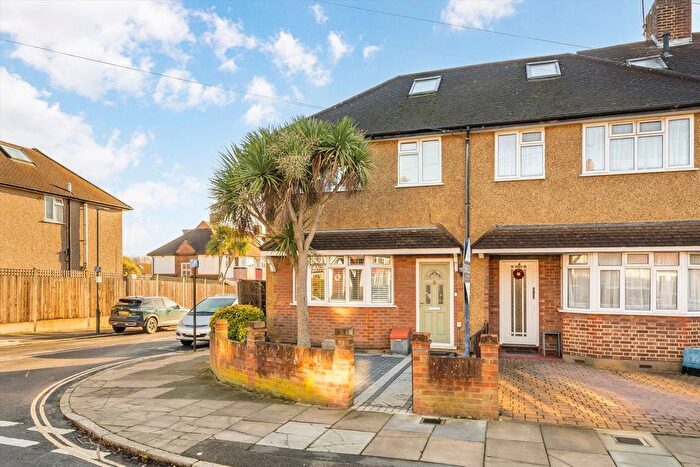 4 Bedroom Property For Sale In Devon Avenue, Twickenham, TW2