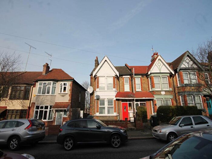 2 Bedroom Flat To Rent In Belle Vue Road, Walthamstow, London, E17