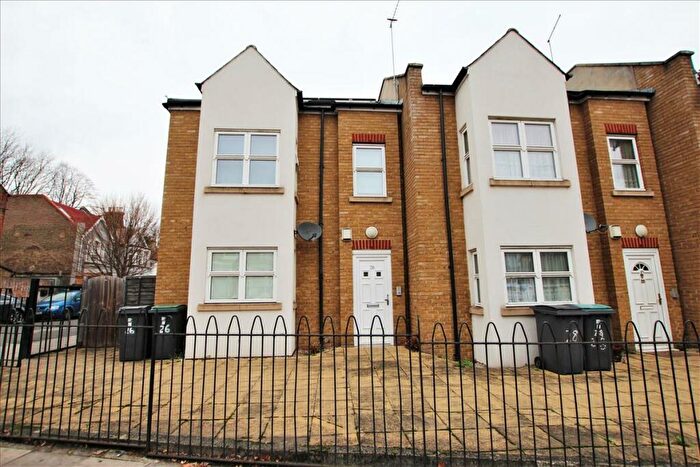 3 Bedroom End Of Terrace House To Rent In Lordship Lane, Tottenham, London, N17