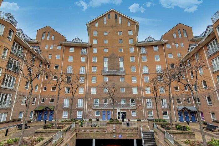 2 Bedroom Flat To Rent In Homer Drive, Isle Of Dogs, London, E14