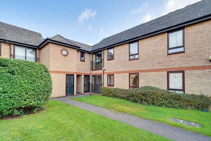2 Bedroom Flat To Rent In Stamford Close, Royston, SG8