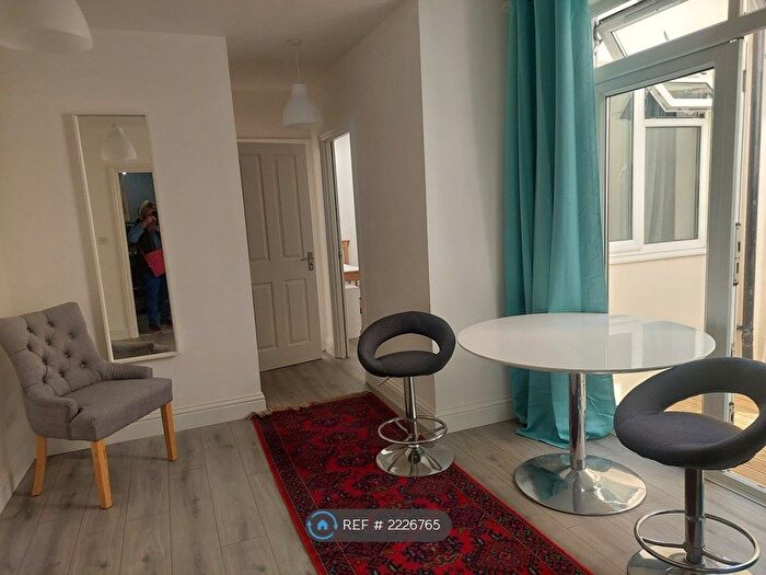 3 Bedroom Flat To Rent In The Vale, London, W3