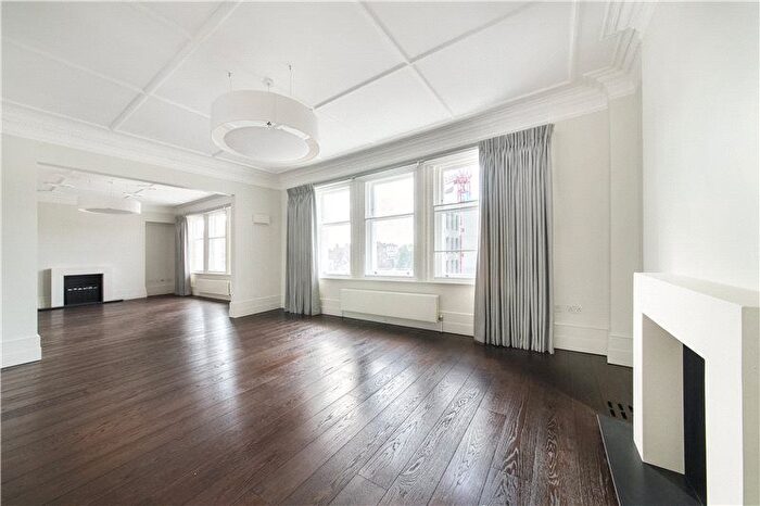 3 Bedroom Flat To Rent In Sloane Street, Sloane Square, London, SW1X