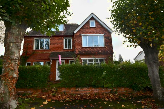 2 Bedroom Apartment To Rent In Bedroom Ground Floor Apartment In Leatherhead, KT22