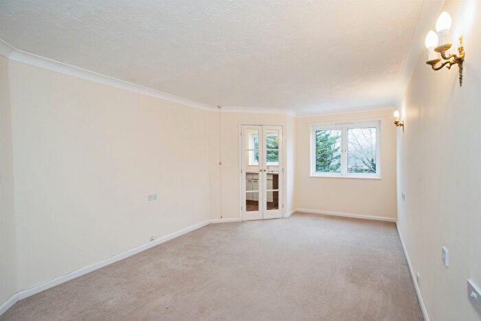 1 Bedroom Flat For Sale In Lower High Street, Watford, WD17