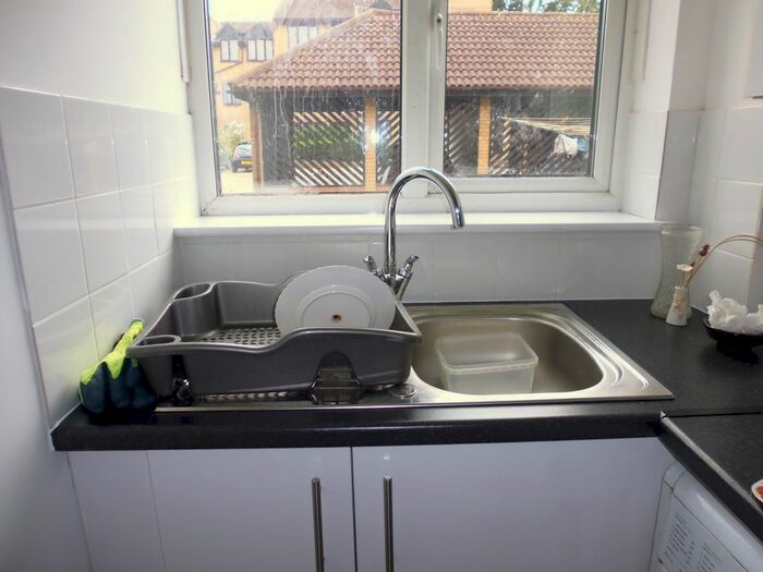 1 Bedroom Flat To Rent In Cross Road, Waltham Cross, EN8