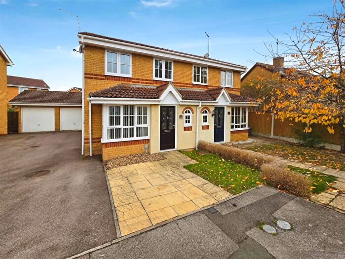 3 Bedroom Semi-Detached House To Rent In Aintree Drive, Rushden, NN10