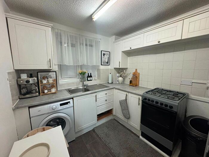 1 Bedroom Flat To Rent In Longland Court, Manor Road, London, E17