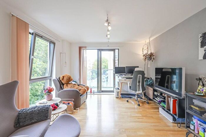 1 Bedroom Flat For Sale In Crowder Street, Shadwell, London, E1