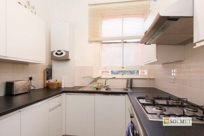 1 Bedroom Flat To Rent In Manstone Road, Kilburn, London, NW2