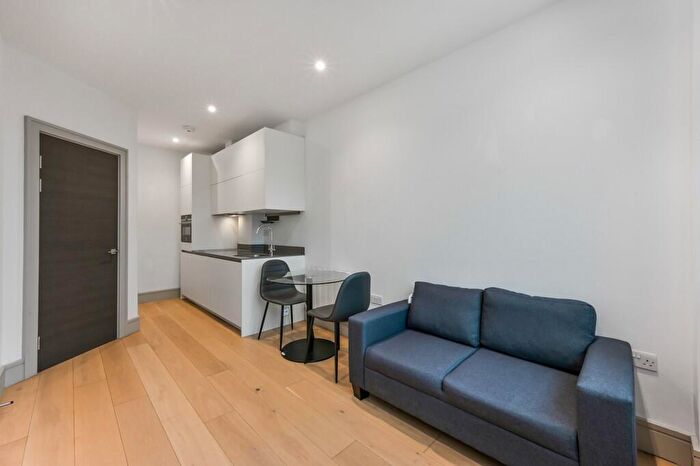 1 Bedroom Flat To Rent In Imperial Drive, Harrow, Middlesex, HA2