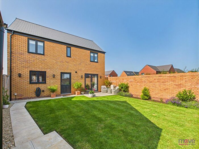 3 Bedroom Detached House For Sale In Ruby Avenue, Bishops Cleeve, GL52