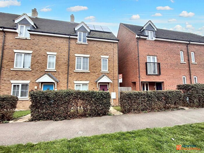 3 Bedroom End Of Terrace House For Sale In The Gables, Bourne, PE10