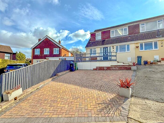 3 Bedroom House To Rent In Malthouse Close, Blunsdon, Swindon, SN26