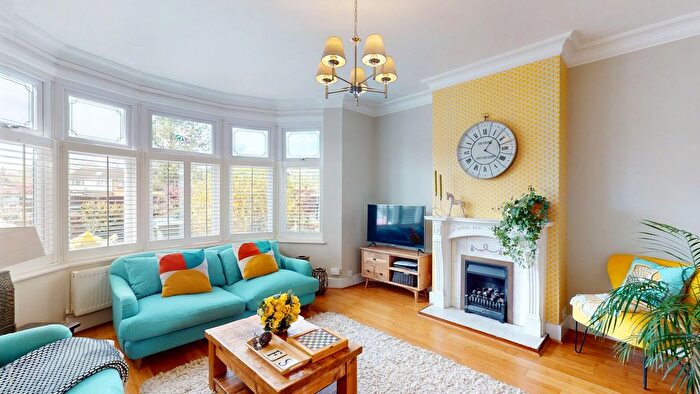 5 Bedroom Semi Detached House For Sale In Middle Park Avenue, London, SE9