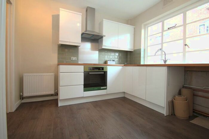 2 Bedroom Apartment To Rent In Beaufort Road, Kingston Upon Thames, KT1
