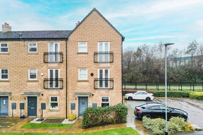 2 Bedroom House For Sale In Holts Crest Way, Leeds, West Yorkshire, LS12