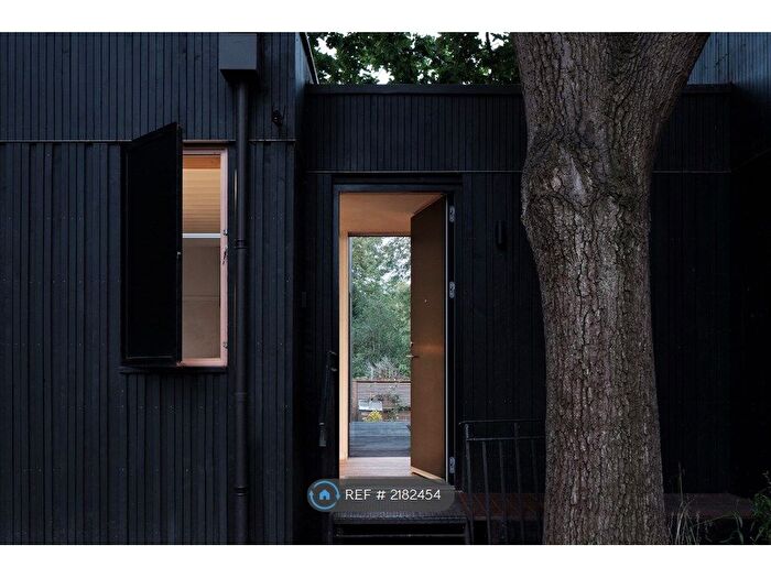 2 Bedroom Detached House To Rent In London, London, SE3