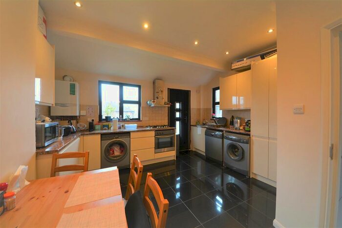 2 Bedroom Maisonette To Rent In Leslie Road, East Finchley, N2
